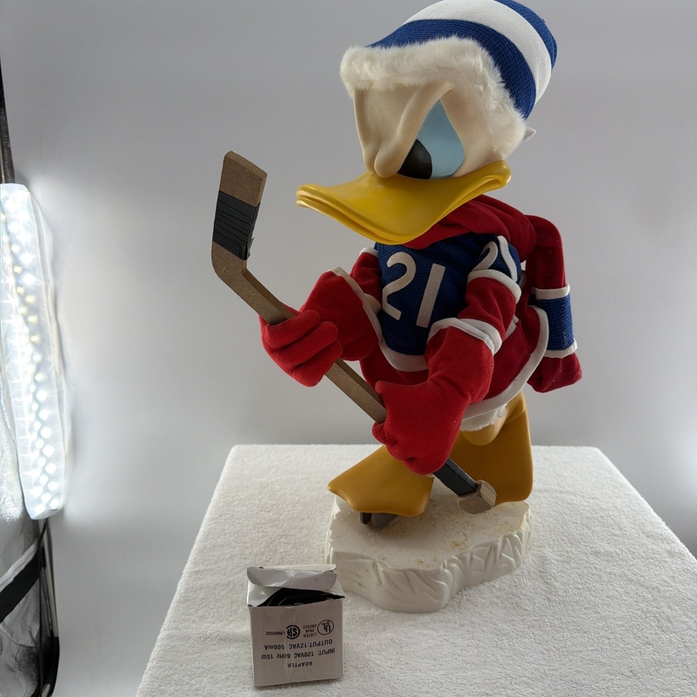 Disney 22" Donald Duck Santa's Best Holiday Animation #21 Hockey Player - Works